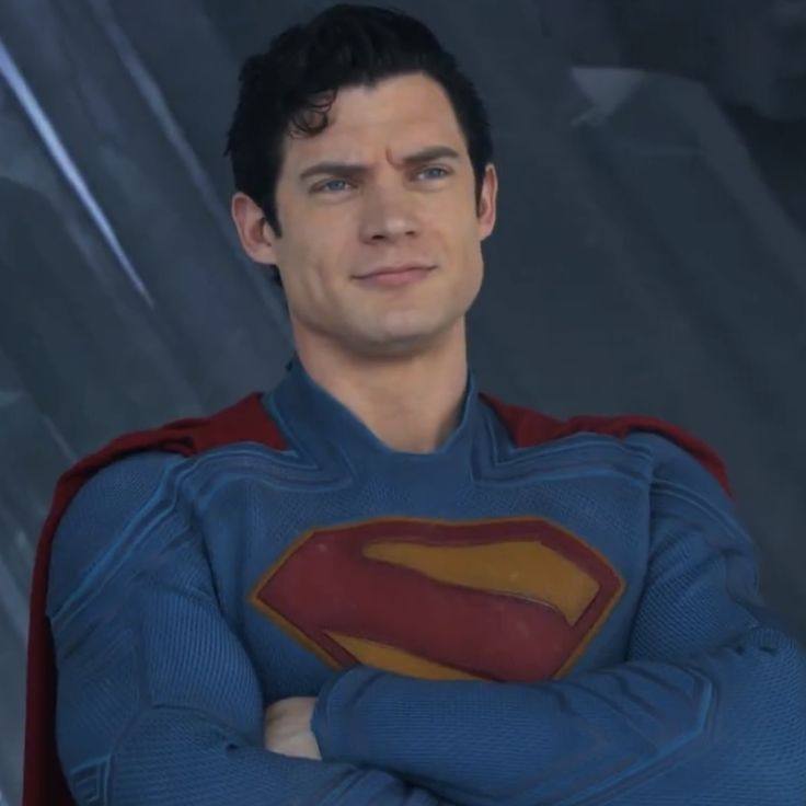 Джеймс Ганн запустил съёмки «Человека завтрашнего дня» — фото с площадки, шахматная доска и бейджик Лютора