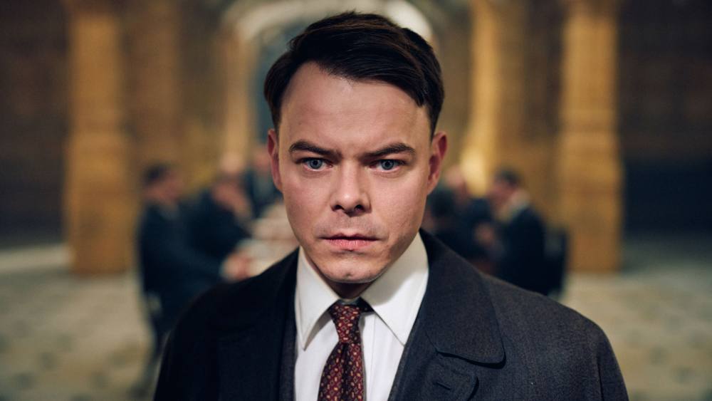 Charlie Heaton appeared as Charles Shelby